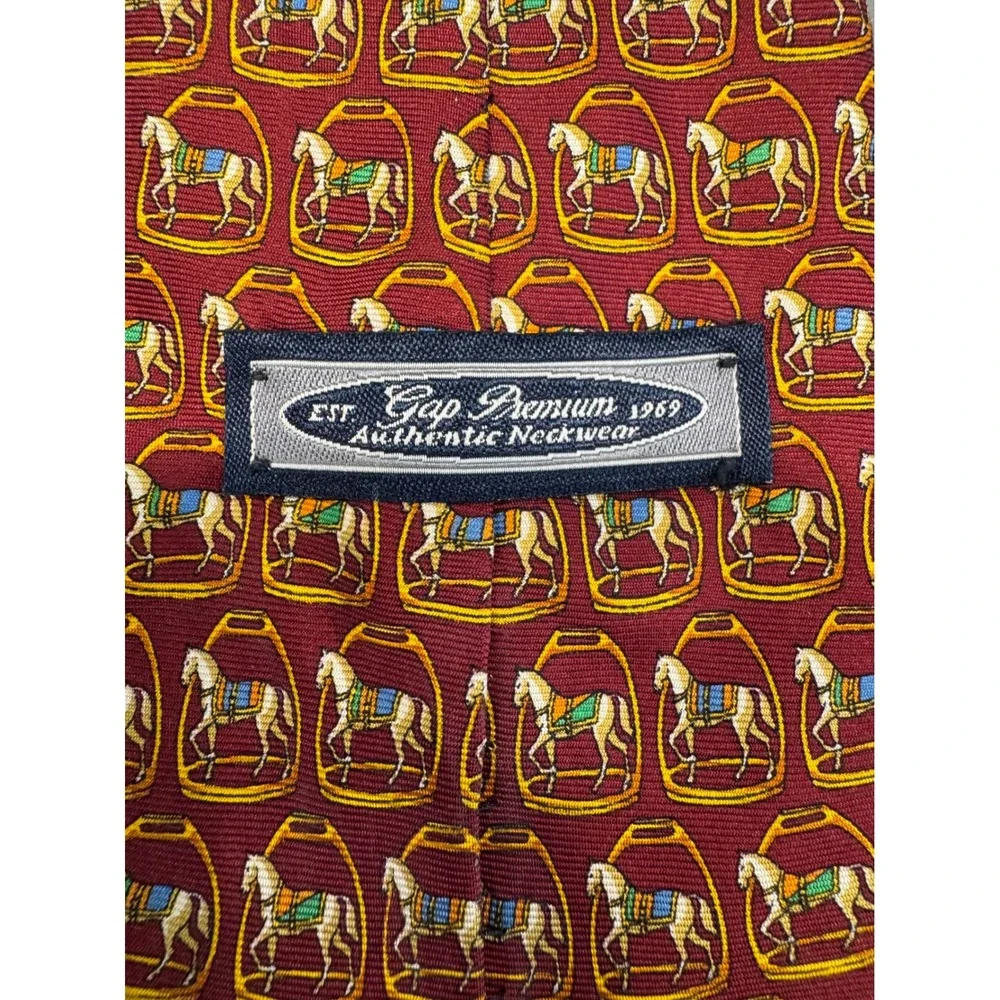 Gap Premium 1969 Mens Silk Tie Burgundy Red Equestrian Horse Stirrup Pattern